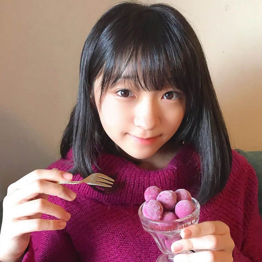 前野えまさんのインスタグラム写真 - (前野えまInstagram)「今日 12月1日は大好きな宮本佳林様の21歳のお誕生日です🎂 これからも全力で推します💜 佳林ちゃんカラーの紫&葡萄でささやかなお祝い🍇💜 葡萄のアイスに炭酸水を注いで食べたらすごく美味しかったです🍾  #宮本佳林 #宮本佳林生誕祭 #21歳 #お誕生日おめでとう ございます #大好き #全力で推します #紫 #ぶどう #juicejuice #ハロプロ #ハロプロ好きと繋がりたい #ハロヲタさんと繋がりたい #前野えま  #karin #miyamoto #cute #beautiful  #helloproject #happybirthday #purple #grape #congratulations  #follow #followme #instafollow #instagood #tagsforlikes #tflers #idol #actor」12月1日 8時39分 - maeno_ema