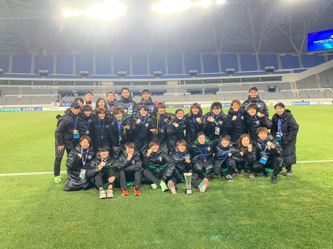 のインスタグラム：「アジアチャンピオン🏆 総力戦で３つ目のタイトルを獲ることができました💪楽しかった！ ベレーザ最高だな〜！！ 次は3日後の皇后杯に向けて👍⚽️ #beleza #良いチーム☺️」