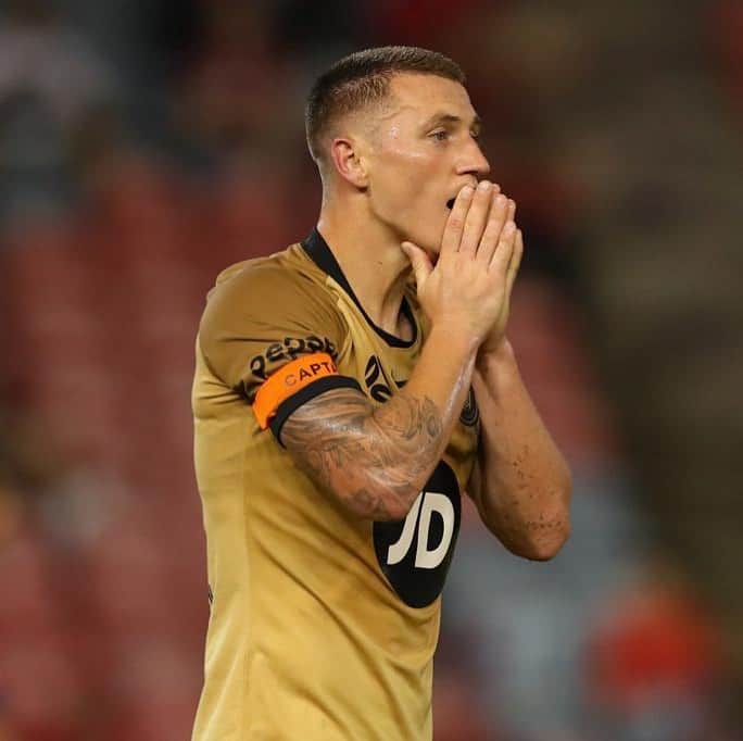 ミッチェル・デュークのインスタグラム：「On another day I will be scoring two or three 😓 still hurting and feel like I let the team down in front of goal! But we won’t let this season get away from us and will work hard to get back to winning ways 💪🏼🔴⚫️ away support was amazing as always... Keep believing!」