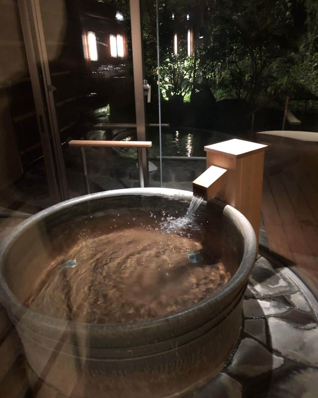 パンツェッタ・ジローラモさんのインスタグラム写真 - (パンツェッタ・ジローラモInstagram)「Shooting #hakone #beautiful #onsen #spa #super #funnybar #luxury #leon ##travel  #travelphotography  #traveling  #travelblogger  #traveler  #travelingram  #traveltheworld  #travelblog  #travels  #traveladdict  #travelphoto  #traveldiaries  #travelawesome  ##traveldeeper  #travelers  #traveldiary  #travellers  #travellingthroughtheworld  #travelguide  #travelersnotebook #travelbag  #traveling the world」12月1日 9時15分 - girolamo.me