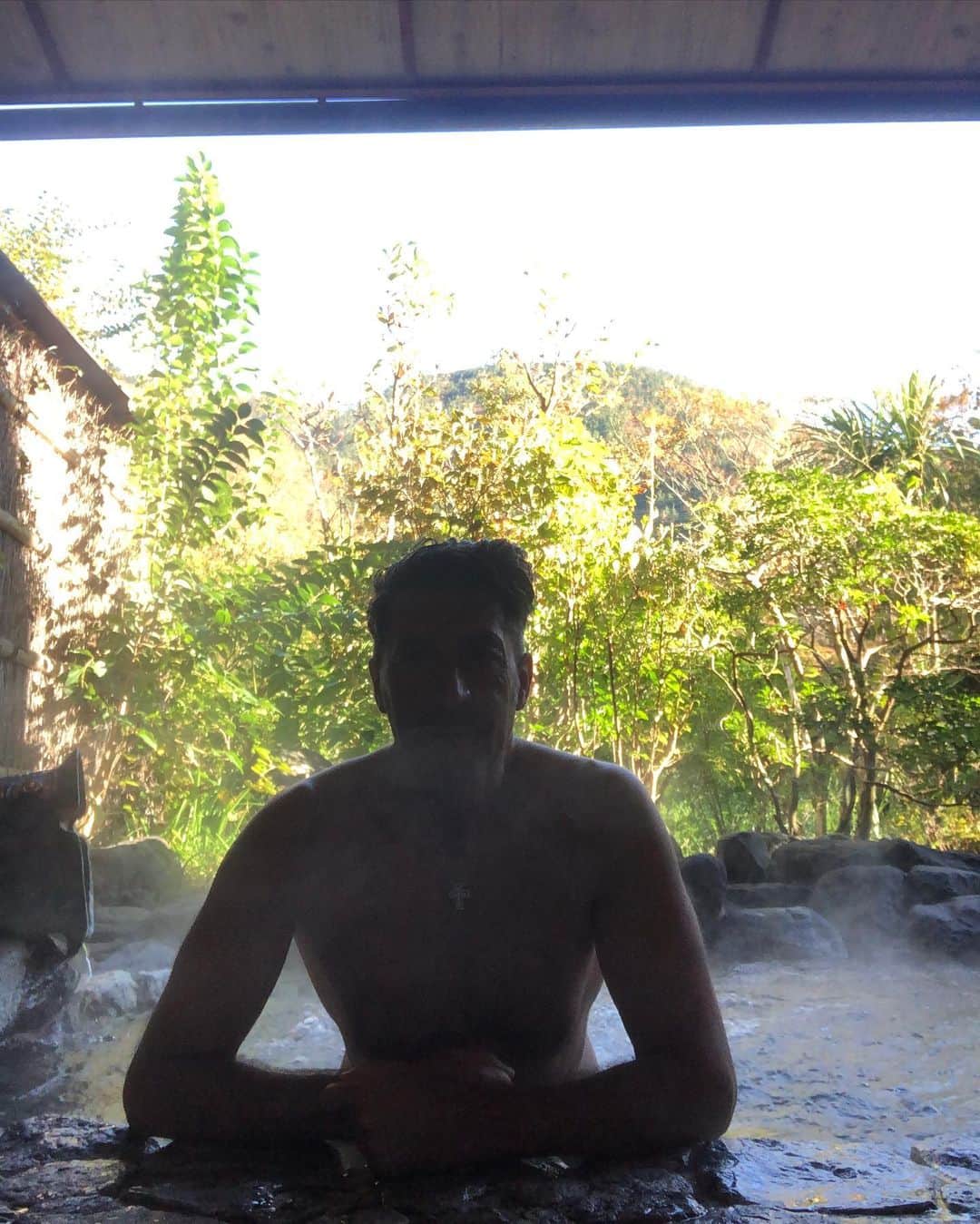 パンツェッタ・ジローラモさんのインスタグラム写真 - (パンツェッタ・ジローラモInstagram)「Shooting #hakone #beautiful #onsen #spa #super #funnybar #luxury #leon ##travel  #travelphotography  #traveling  #travelblogger  #traveler  #travelingram  #traveltheworld  #travelblog  #travels  #traveladdict  #travelphoto  #traveldiaries  #travelawesome  ##traveldeeper  #travelers  #traveldiary  #travellers  #travellingthroughtheworld  #travelguide  #travelersnotebook #travelbag  #traveling the world」12月1日 9時15分 - girolamo.me