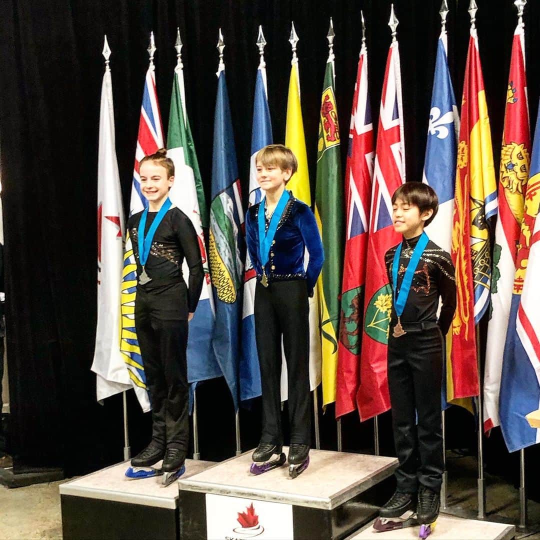 ブライアン・オーサーのインスタグラム：「Pre novice men’s champion of Canada! Grayson Long.  Go team Cricket!」