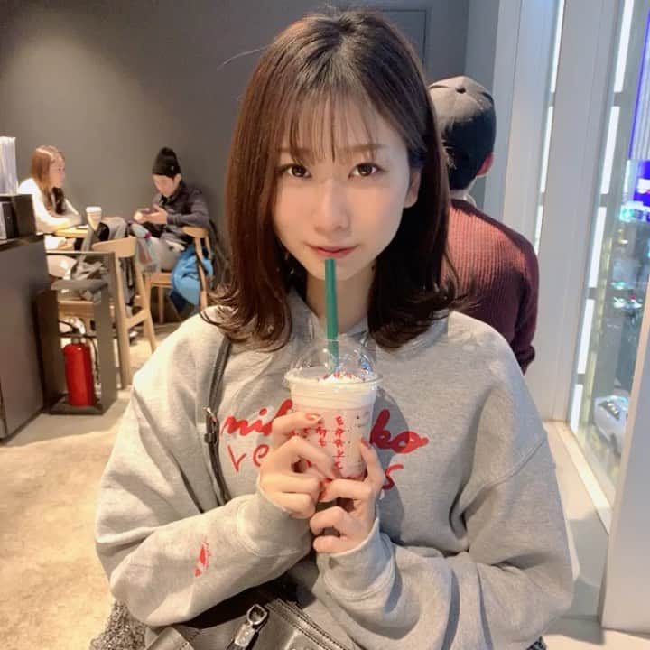 塩野響子のインスタグラム：「⠀ 盛れた？の確認する人ww ⠀ ⠀ #starbux #followme #japaneseidol」