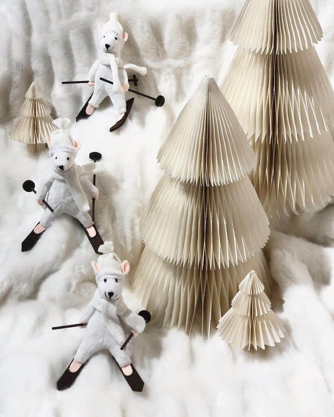 west elmさんのインスタグラム写真 - (west elmInstagram)「#TrimTheTree with some super-cute critter ornaments! 🐭🎄 Which one's your favorite? More on westelm.com and at your local West Elm store ✨(Photo cred: @westelmrichmond, @westelmbroadway, @westelmplano, @westelmsanjuan) #ornaments #falalalala」12月1日 9時25分 - westelm