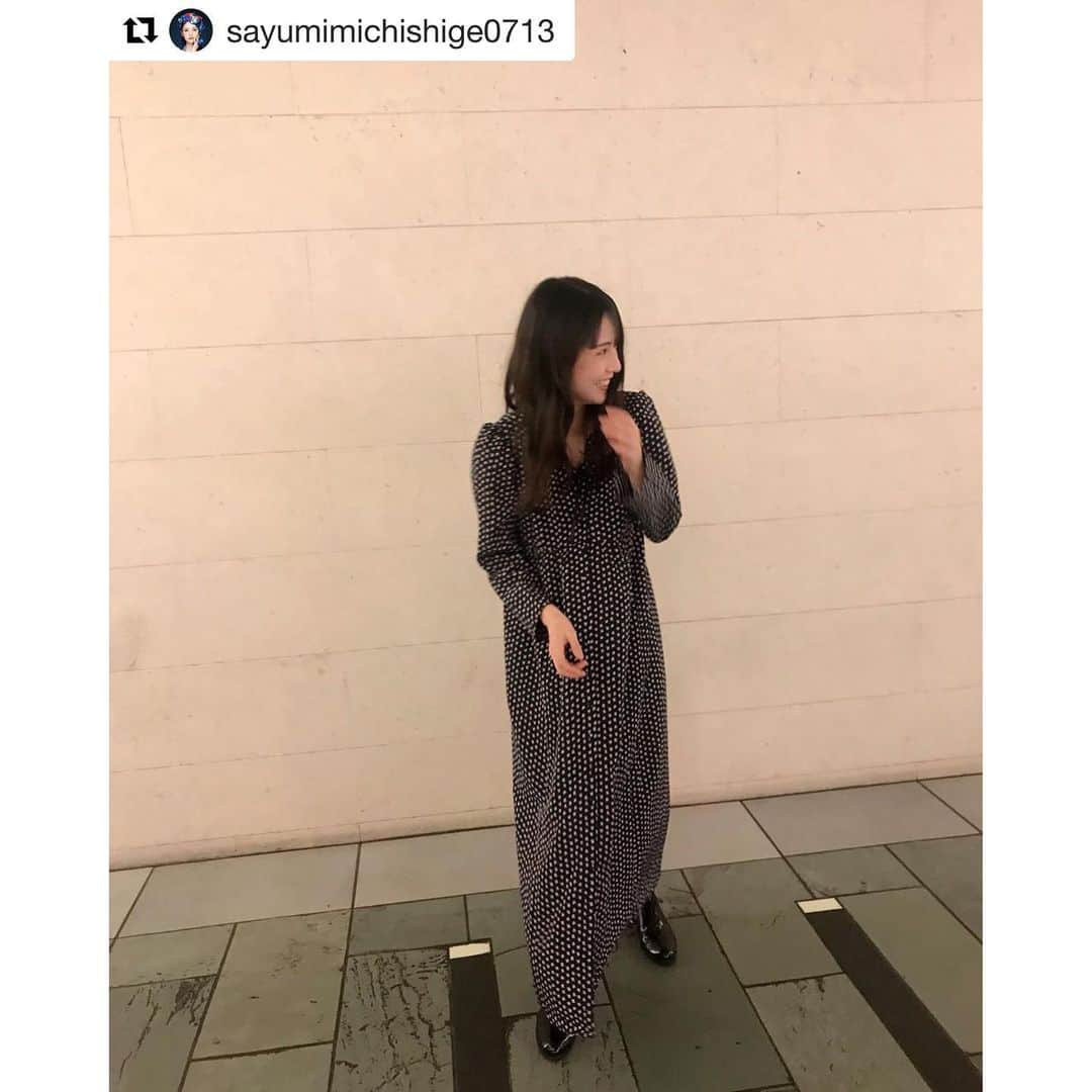 高橋愛さんのインスタグラム写真 - (高橋愛Instagram)「愛しのさゆ❤️ ㅤㅤㅤㅤㅤㅤㅤㅤㅤㅤㅤㅤㅤ 可愛すぎる🥺🥰❤️ ㅤㅤㅤㅤㅤㅤㅤㅤㅤㅤㅤㅤㅤ さゆ、ありがとう💗 ㅤㅤㅤㅤㅤㅤㅤㅤㅤㅤㅤㅤㅤ ㅤㅤㅤㅤㅤㅤㅤㅤㅤㅤㅤㅤㅤ  #Repost @sayumimichishige0713 ・・・ お出かけした日のお洋服♡ 愛ちゃんデザインのコラボのお洋服です！！可愛くてお気に入りです！！#高橋愛ちゃん . . お店の前で写真撮ったんやけど 人が沢山いて やだ〜はずかし〜 とか言って照れまくってます。笑 でもラストはしっかりうさちゃんピース🐰」12月1日 9時36分 - i_am_takahashi