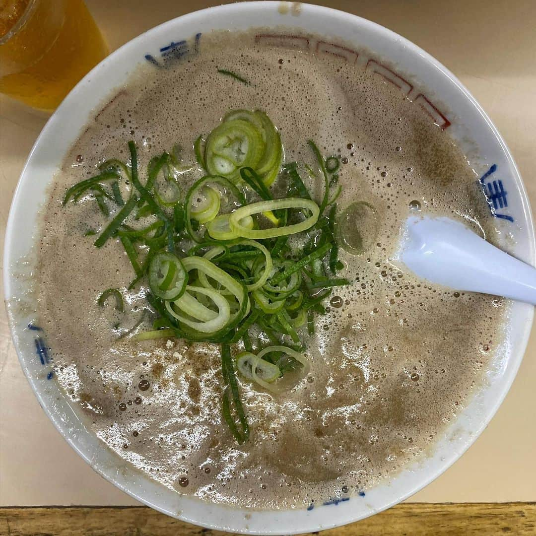 中畑大樹さんのインスタグラム写真 - (中畑大樹Instagram)「昨日は福岡にてライブでした  ラーメンを食べに来た訳では  決して替玉をしに来た訳では  本日は熊本でライブするばい  #八ちゃんラーメン #tpt19」12月1日 10時07分 - daiki_nakahata