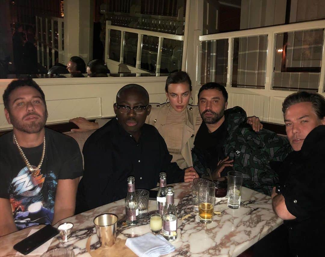 イリーナ・シェイクさんのインスタグラム写真 - (イリーナ・シェイクInstagram)「Just boyzzz @mertalas @edward_enninful @riccardotisci17 @macpiggott」12月1日 10時30分 - irinashayk