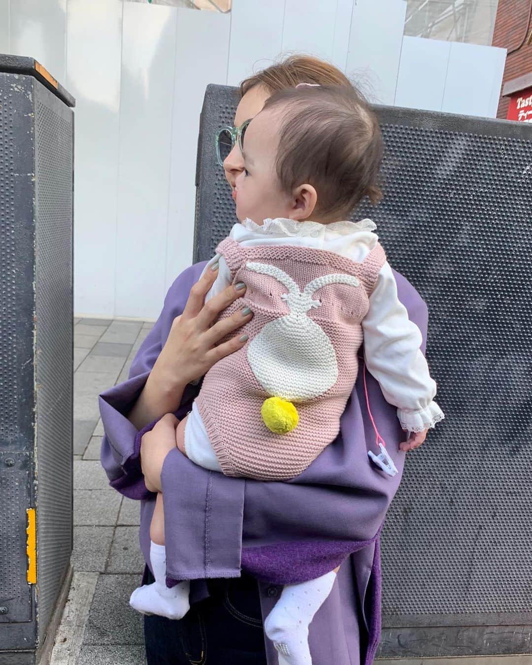 青山あみのインスタグラム：「１２月だ〜🤭❄️﻿ あっとゆうまに今年も終わっちゃうね。﻿ 2019年やり残した事しなくっちゃ！﻿ ﻿ #december﻿ #2019年﻿ #温泉ゆきたいね﻿ #娘絶賛風邪っぴき」