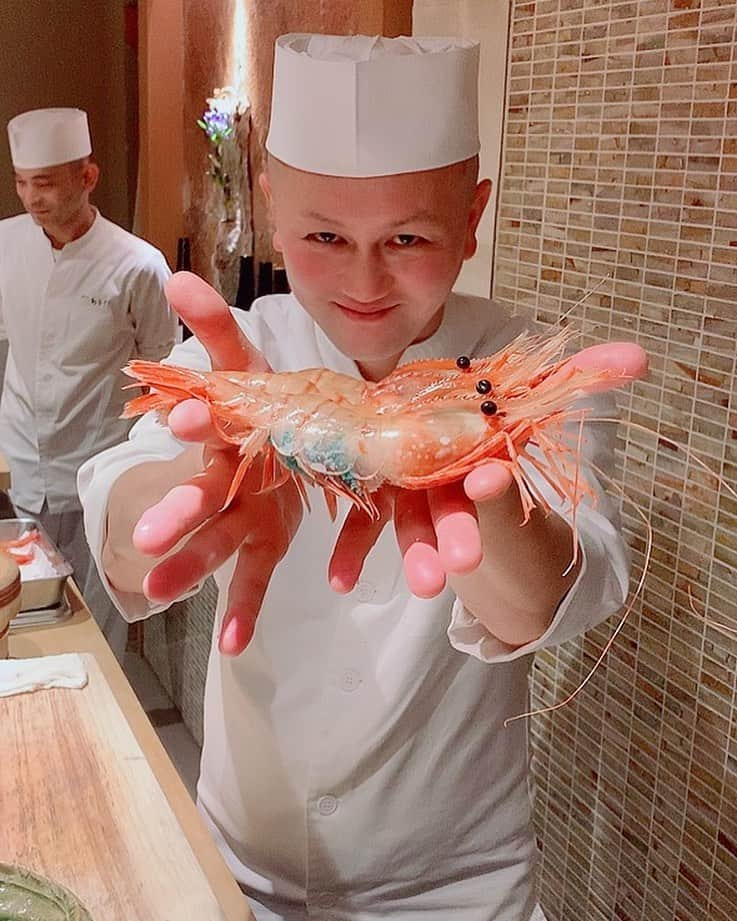 NAOMIさんのインスタグラム写真 - (NAOMIInstagram)「綺麗な生エビも 頂きました🦐  #2日間胃腸の検査だったので #美味しいお鮨を頂けて #幸せでした✨ #大将ありがとうございました #ご馳走さまでした😋  #パパと久々の銀座デート（笑）」12月1日 10時58分 - naominakano703