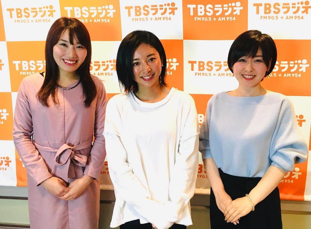 片桐千晶さんのインスタグラム写真 - (片桐千晶Instagram)「⁑ 本日のゲストは茨城ゴールデンゴールズの片岡安祐美さん⚾️ 実は秋田テレビのスポーツキャスター時代に取材させてもらっていたのでした。こまちスタジアム懐かしい！ え、14年前...((((；ﾟДﾟ))))) 朝から元気ハツラツの爽やかさ🌟 そして今日が結婚記念日とのこと💒💕 おめでとうございます✨ . #TBSラジオ #tbsradio #今を生きる楽しさを #ジャパネットたかた #茨城ゴールデンゴールズ #片岡安祐美 #片桐千晶 #二人とも153センチ #林佑美」12月1日 22時03分 - chiaki.katagiri333