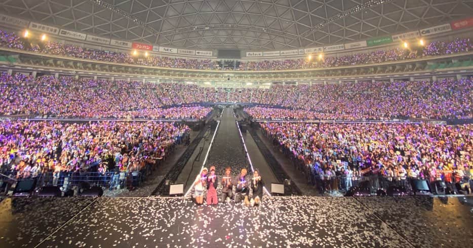 與真司郎さんのインスタグラム写真 - (與真司郎Instagram)「Nagoya Dome Day2✨ Thank you😆  #AAA #DOMETOUR2019PLUS #名古屋のみんな最高でしたー🤩 #ホンマにありがとう！！」12月1日 20時38分 - shinjiroatae1126