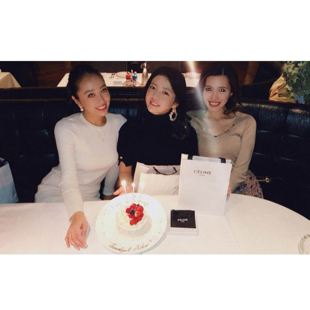 佐野友妃子さんのインスタグラム写真 - (佐野友妃子Instagram)「ＨＡＰＰＹ ＢＩＲＴＨＤＡＹ @______aiko_ 🎂🥂❤️ .  気づけば23年の仲👭💭 . いつもありがとう💋💋💋 26歳もあいこにとって幸せ溢れる1年になりますように😌✨ だいすきっ♡♡♡」12月1日 20時43分 - yukikosano1111