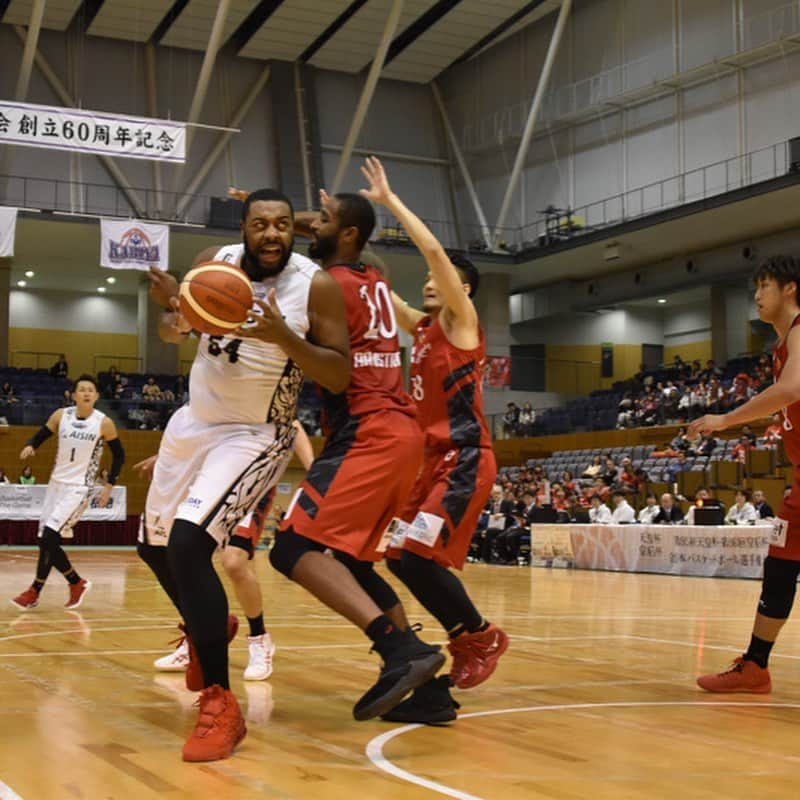 シーホース三河さんのインスタグラム写真 - (シーホース三河Instagram)「🏆#天皇杯 2次ラウンド vs.名古屋D🐬 #PHOTO  三河 75-59 名古屋D #シーホース三河」12月1日 21時01分 - go_seahorses