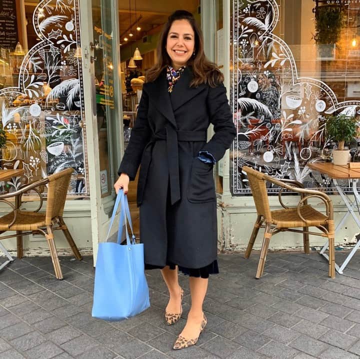 のインスタグラム：「Taking her from one activity to the next, @feronclarkstyle shows us how she styles her Jaeger outerwear with chic and colourful accessories. #jaegerstyle #winterstyle #womenswear」