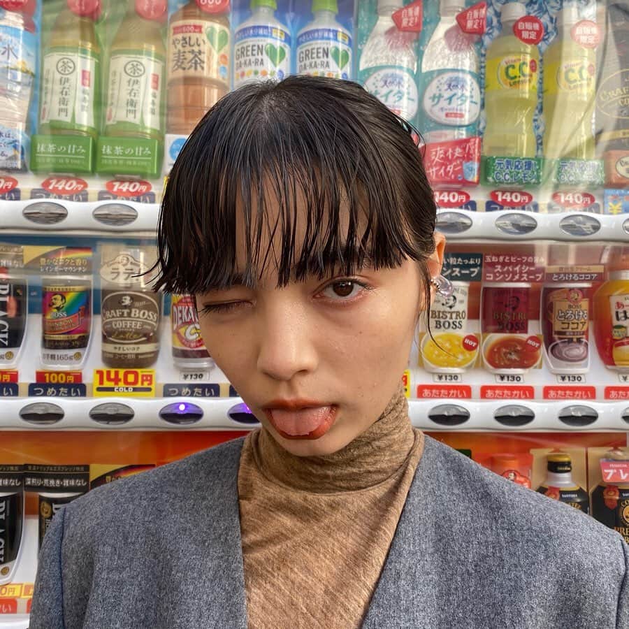 のインスタグラム：「😜」