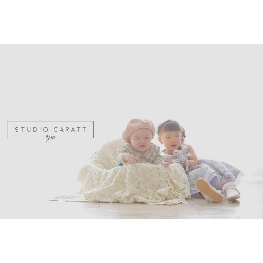 のインスタグラム：「. . \ \ #NATURAL / / . . 仲良くきょうだいで❤︎♪** . . . #stadiocaratt #photostudio  #スタジオキャラット#写真館 #スタジオキャラットアリオ八尾店 #大阪#八尾#アリオ八尾#七五三 #七五三前撮り#洋装 #ナチュラル衣装 #きょうだい撮影 #cute #smile#boy#girl#kids#baby #photooftheday #instagood#ig_japan #instalike #photography #photo」