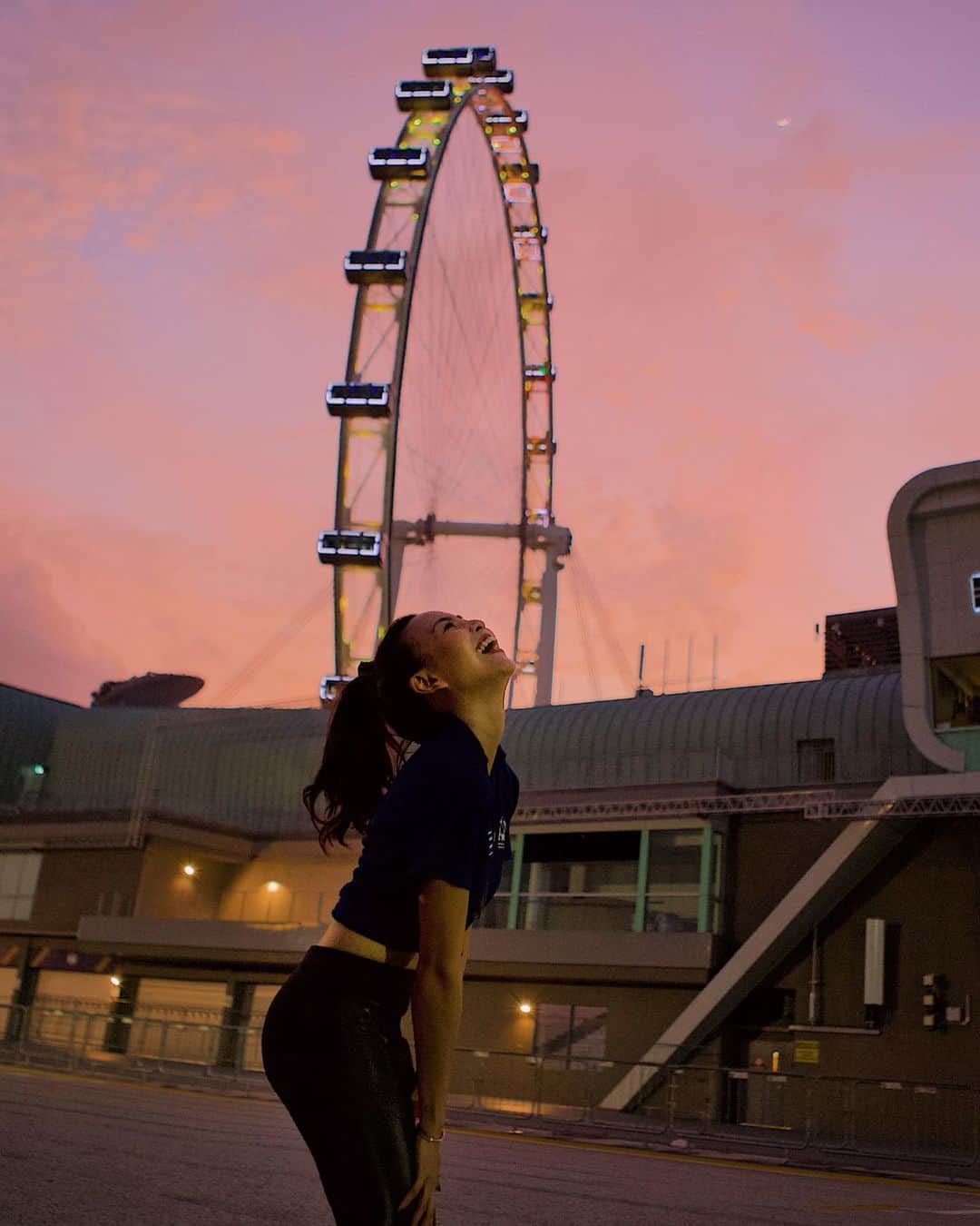 ソニアのインスタグラム：「As the crazy weekend draws to a close, I find myself being deeply grateful for everything in life - including this beautiful sunset we were graced with yesterday 🔮」