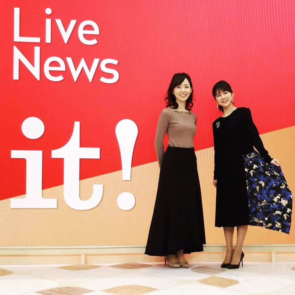 フジテレビ「プライムニュース イブニング」さんのインスタグラム写真 - (フジテレビ「プライムニュース イブニング」Instagram)「きょうから師走🏃‍♂️。﻿ 2019年も残すところ、あと1カ月…。﻿ 各地の冬のイベントやお正月に向けた準備などの﻿ ニュースをお伝えしました☺️。﻿ そして、女子ゴルフ・賞金女王争いでは﻿ 最終戦までもつれるという大熱戦‼️﻿ 冬になっても﻿ スポーツは“熱い”んですっ(🔥∇🔥)❗️﻿ ﻿ さて、さて、﻿ クリスマス🎄も近づいてきて、﻿ スタジオにもかわいいサンタさんが😍😍。﻿ ﻿ #竹内友佳﻿ ワンピース @cast_colon﻿ アクセサリー #お世話や @osewaya_official﻿ #奥寺健 @fujitv_announcer﻿ #内田嶺衣奈 @reina.uchida﻿ トップス #celford @celford_official﻿ スカート #nagonstans @nagonstans_official﻿ ﻿ #12月1日 #今年もあと1ヶ月 #令和初のお正月 #来年はねずみ年 #イチロー #今年の顔 #渋野日向子 選手 #加藤綾子 #風間晋 #木村拓也 #酒井千佳 #荘口彰久 #副島淳 #福原直英 #佐々木恭子 #小澤陽子 #海老原優香 #安宅晃樹 #石本沙織 #新美有加 #フジテレビ #アナウンサー #ライブニュースイット」12月1日 21時19分 - livenews_it