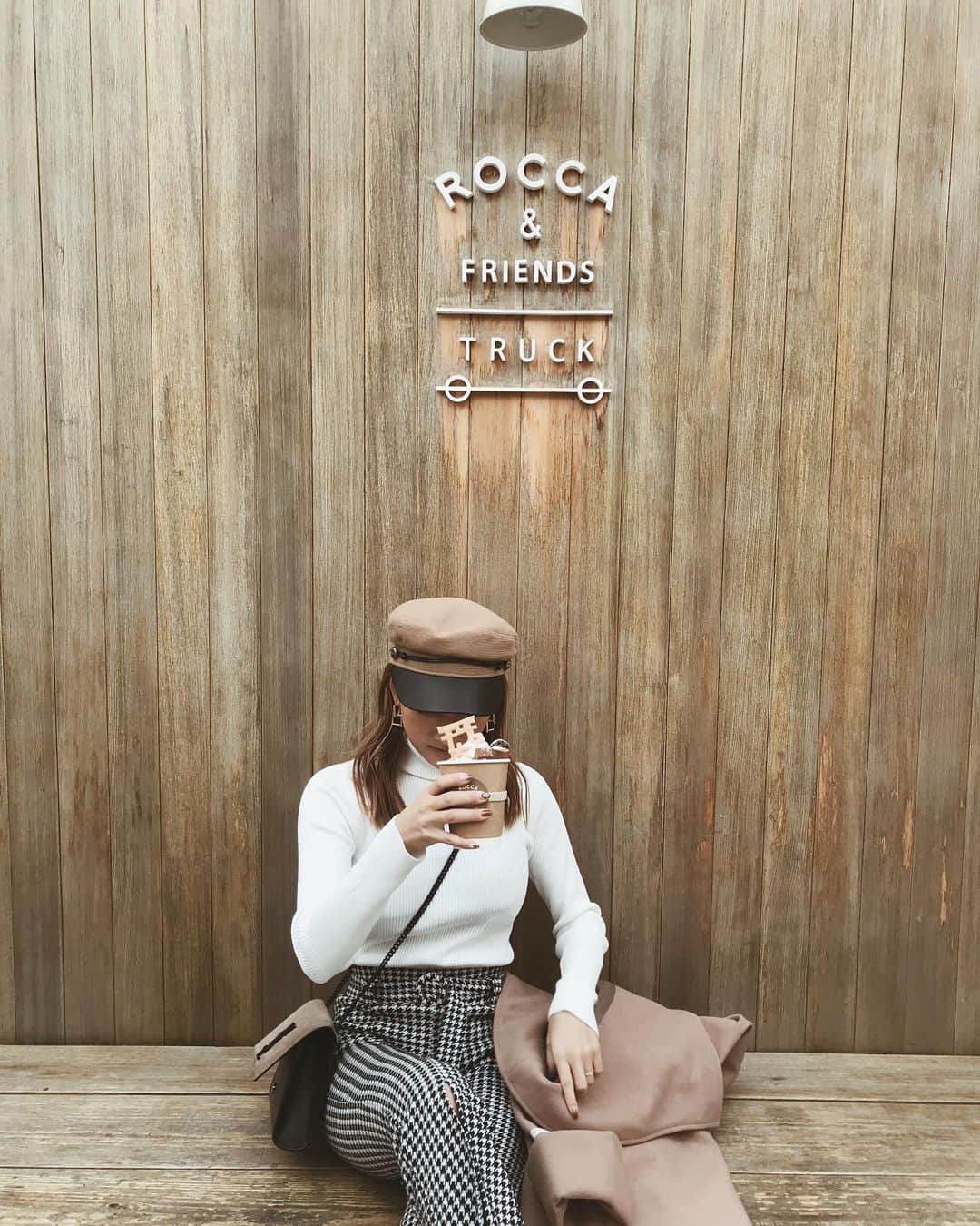 HARUEさんのインスタグラム写真 - (HARUEInstagram)「#kyoto 🍂 . 京都デザインのほうじ茶ラテ🍵 上品な甘さで美味しかった♡ . #cafe #京都 #カフェ #京都カフェ」12月1日 21時21分 - harue0104