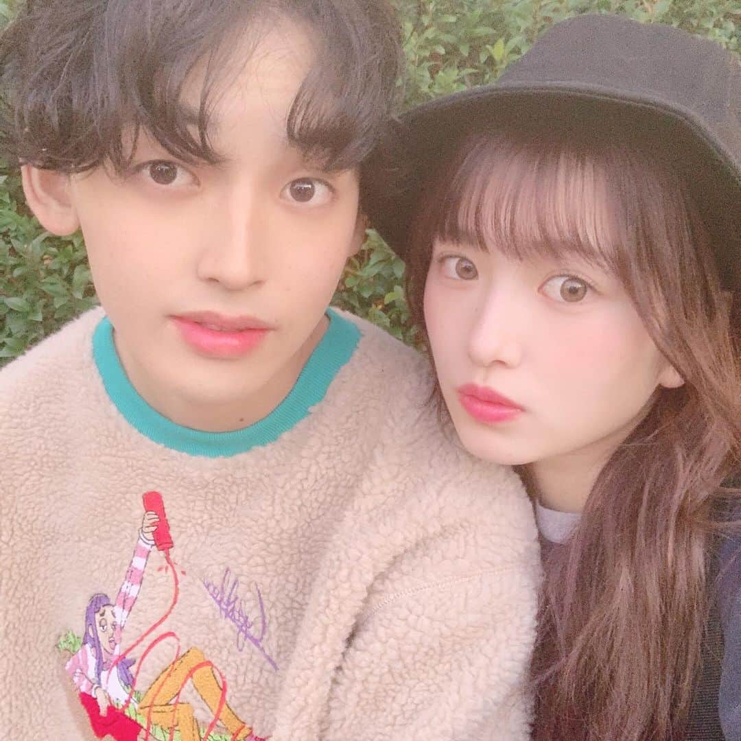 青木菜花のインスタグラム：「.﻿ .﻿ 今日はかじくんの服を借りてコーディネートしてもらったんだー！🥰﻿ ﻿ メイクもナチュラルがいいって言われて﻿ アイメイクなんてマスカラしかしてない笑笑﻿ ﻿ たまにはこんな日も🙆🏻‍♀️🙆🏻‍♀️﻿ .﻿ . #なのかじ #ナチュラルメイク #カップルフォト #カップルコーデ #instagood #instalove #instafashion #instalike #l4l #f4f」