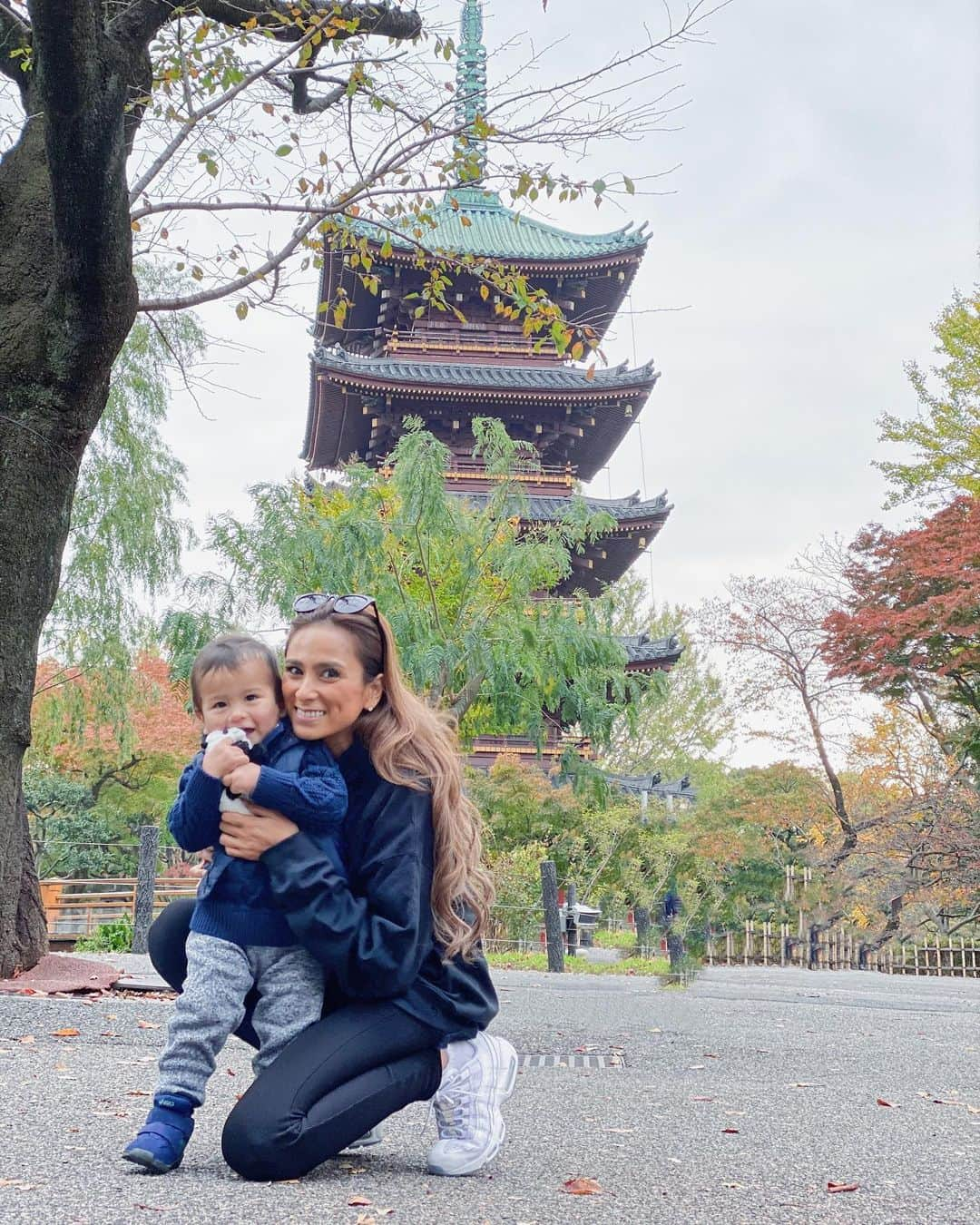 MALIAさんのインスタグラム写真 - (MALIAInstagram)「⠀ ⠀  京都にきました⛩みたいな😍﻿ こちら上野動物園に行きました♥️﻿ ﻿ 今日のおようふく🌹﻿ Anela Tokyoパーカーに﻿ 神パン♥️ @anela_tokyo NIKE AIR MAX 95 Essential﻿ な #ママコーデ 日曜日でした👋🏽﻿ ﻿ #上野動物園 #ママMALIA #MALIAsOutfit #にこにこポコちゃん👶🏼 #パンダさんのぬいぐるみ🐼 #お気に入り♥️♥️♥️」12月1日 21時34分 - maliarehman