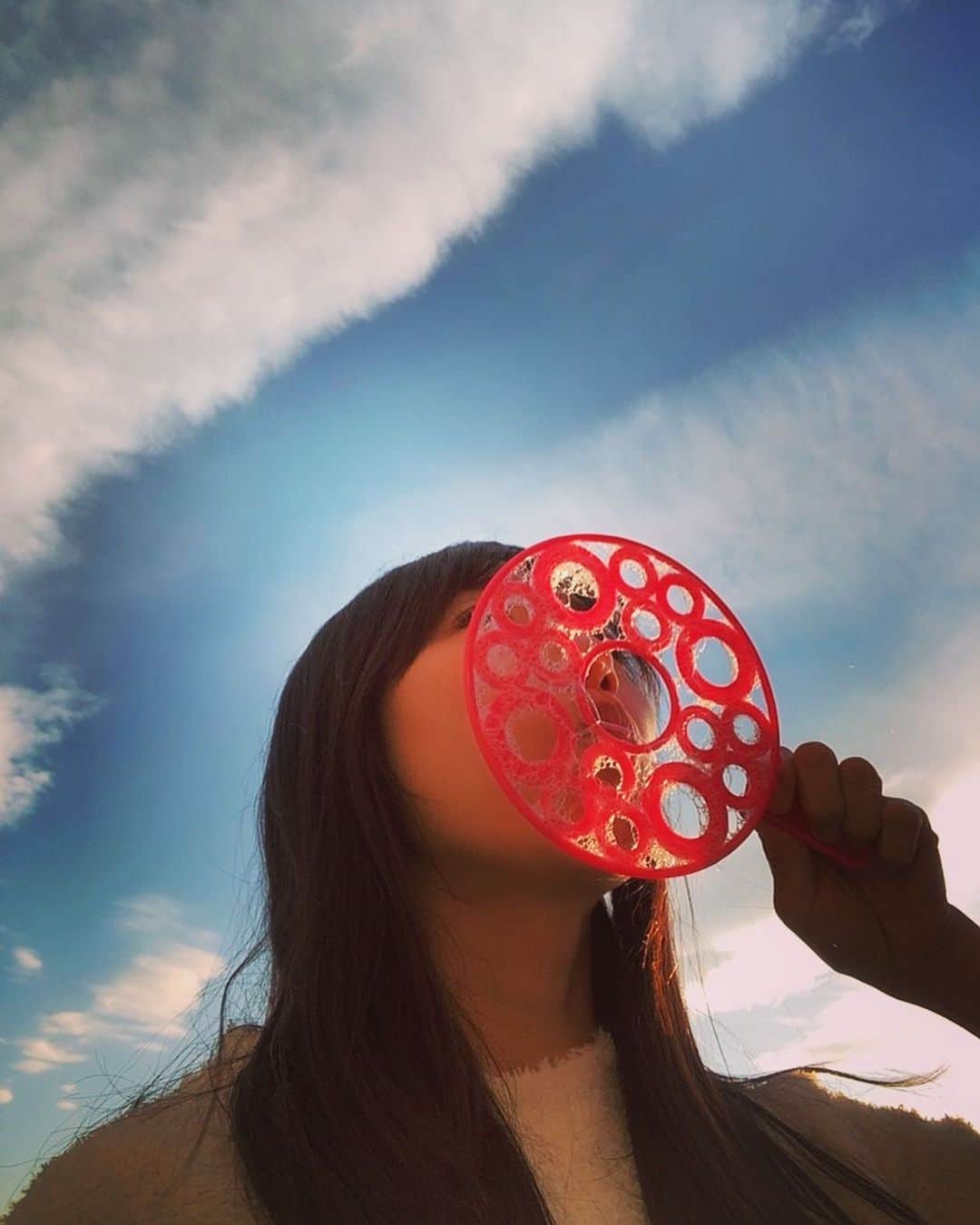 森本さやかさんのインスタグラム写真 - (森本さやかInstagram)「天気の良かった昼間 🎈ʕ•ᴥ•ʔ🎈 #しゃぼん玉遊び  #しゃぼんだま  #soapbubble #sunnydays」12月1日 21時29分 - sayakamorimoto1011