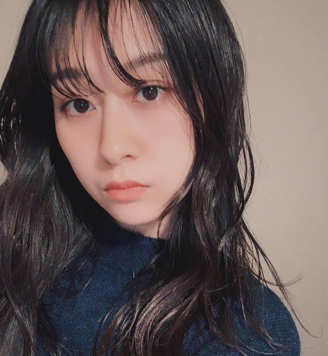 名倉七海さんのインスタグラム写真 - (名倉七海Instagram)「. . Hello December🧶 Hello my new bangs💇🏻‍♀️ . #haircut #newhair #bang #2waybang #selfie #instagood #instalike #前髪 #久しぶり に #作りました #隠れます #2wayバング #💇🏻‍♀️ #突然 の #イメチェン #自撮りも久しぶり #でした .」12月1日 21時29分 - nanaminagura