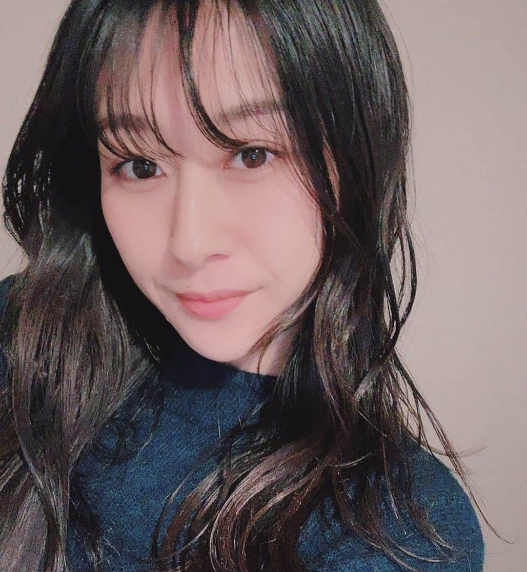 名倉七海さんのインスタグラム写真 - (名倉七海Instagram)「. . Hello December🧶 Hello my new bangs💇🏻‍♀️ . #haircut #newhair #bang #2waybang #selfie #instagood #instalike #前髪 #久しぶり に #作りました #隠れます #2wayバング #💇🏻‍♀️ #突然 の #イメチェン #自撮りも久しぶり #でした .」12月1日 21時29分 - nanaminagura