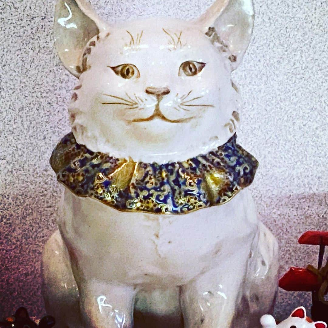 国生さゆりさんのインスタグラム写真 - (国生さゆりInstagram)「島津藩の蔵にあった『猫』の置物✨🐈✨✨可愛すぎます🐾#猫の置物 #可愛い猫 #島津藩 #鹿児島 #国生さゆり」12月1日 21時31分 - sayurikokusho