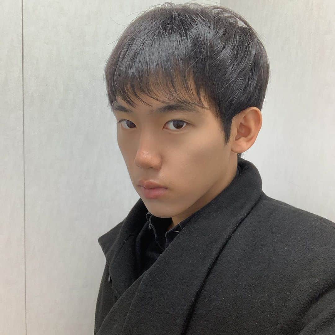 のインスタグラム：「本日映画の顔合わせ ・ 続々集まる俳優陣・スタッフにこれから始まる撮影への高揚感と期待感が高まる ・ 楽しみ ・ #撮影 #顔合わせ #衣装合わせ #shooting #映画 #movie #film #役者 #俳優 #actor #自撮り #写真は衣装じゃないよ #photooftheday #sunday #holiday #休日 #東京 #tokyo #長編映画」