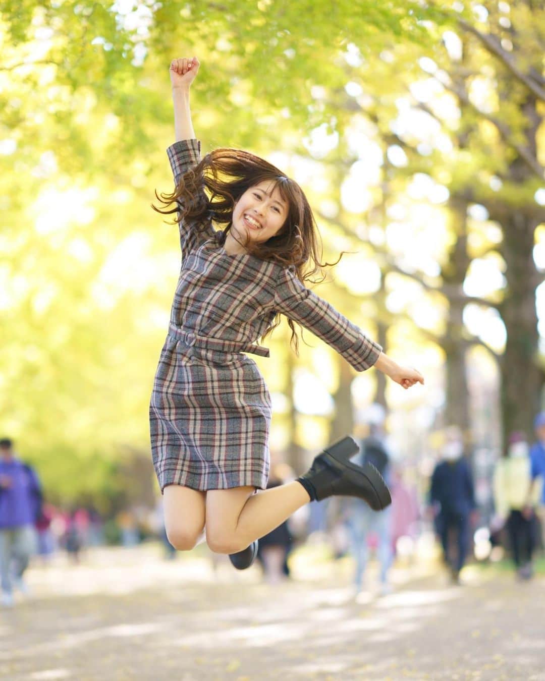 佐藤もも子のインスタグラム：「少し遅くなってしまいましたが 先週、誕生日を迎えて28歳になりました🎂✨ ・ 私がどんな道に進もうと 何年も、変わらず応援してくれる人がいてくれること🌟  私はもうアイドルでも何でもないのに、、 応援してくださる人がいてくださること 当たり前ではないことだと思っています。 本当に感謝です🥺✨ ・ とても心強い存在です✨  何か挑戦しようとする時に 応援してくれる人がいるから 見守ってくれてる人がいるから 適当には頑張れない。  楽しいだけじゃなくて ちゃんと成長した姿を見てもらえるように頑張ろう！  そう思わせてくれる大切な存在です😊💎 ・ 心を込めて書いてくれたお手紙💌  何軒もお店を回って 何がいいかたくさん考えて渡してくれたプレゼント🎁  なんとか時間を作って貴重な時間とお金をさいて来てくれてた人たち🕰  行けなくても応援のメッセージをくれた人たち📲✨ ・ 全て。本当に本当に ありがとうの気持ちでいっぱいです😭 ・ 私は何を返せるだろう？😭 ・ 好きなことを思い切り頑張ってる姿をこれからもみたいと言ってくれました🌟🌈 ・ これからもっともっと今まで以上に 自分の心に正直になって やりたいこと、思う存分やって 人生楽しみたいなと思います🌟  一度きりの人生なので✨😊 ・ こんな私ですが これからもよろしくお願いします🍰✨ ・ 本当にいつもありがとございます🌟💐 ・ 2019.11.24🎂」