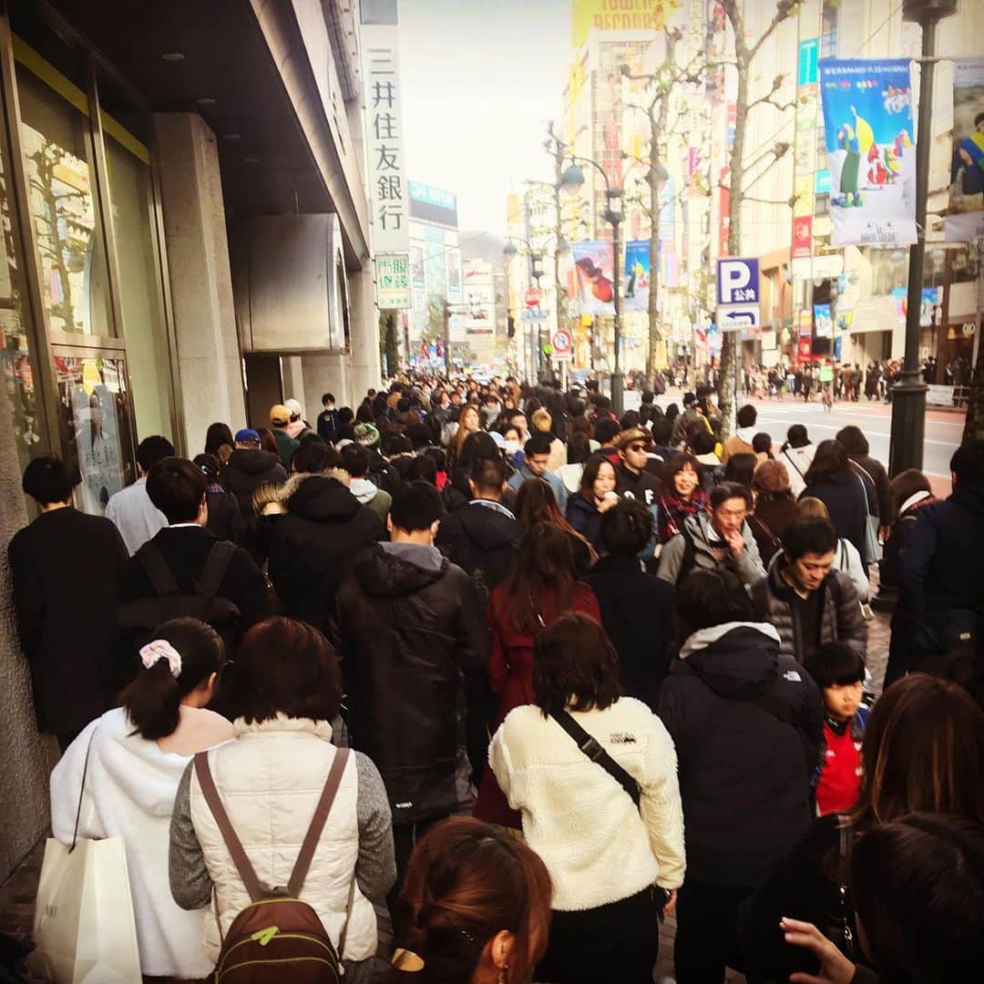 井手大介のインスタグラム：「日曜の渋谷ってすげーな」