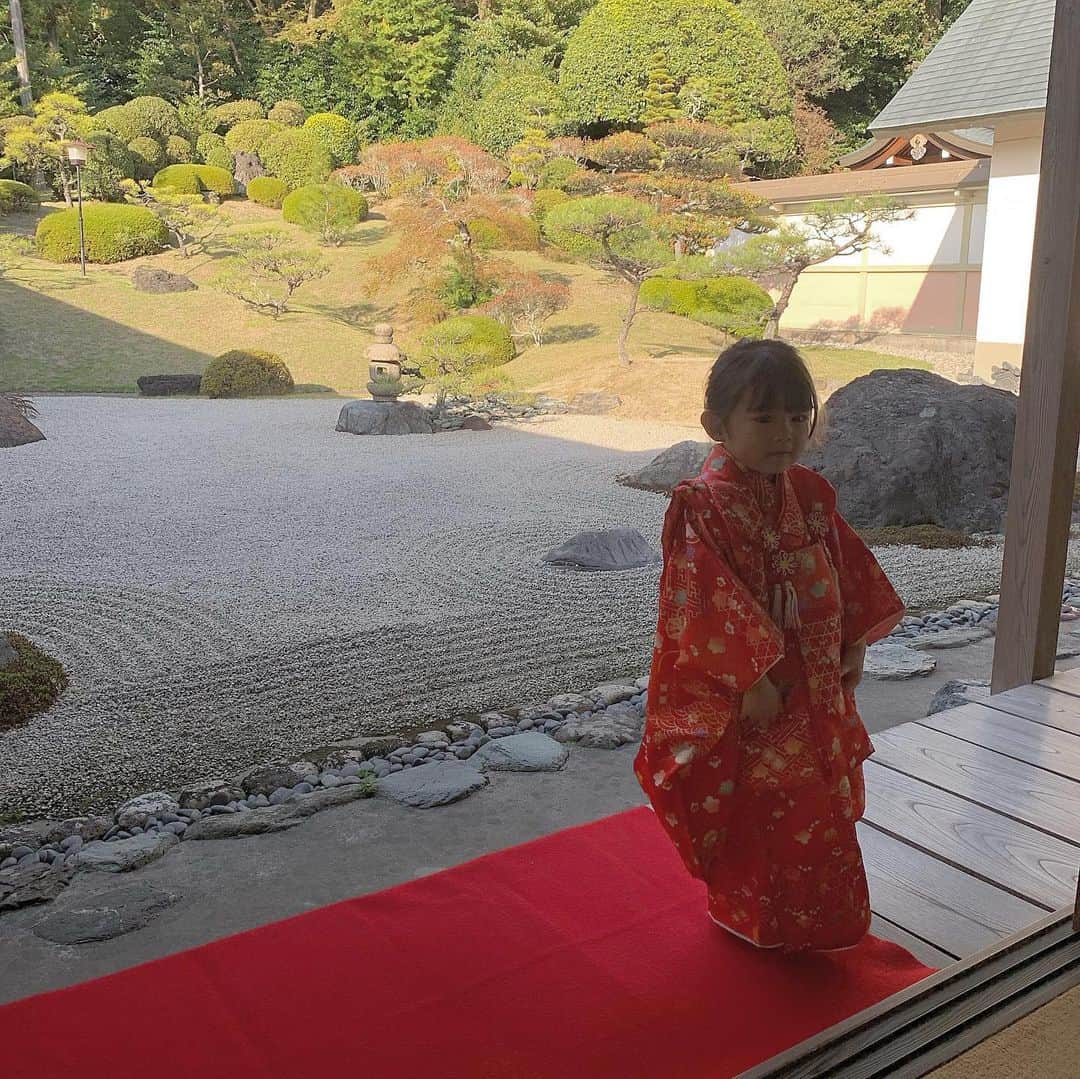 kaorinさんのインスタグラム写真 - (kaorinInstagram)「先月ですが、無事末っ子の七五三終わりました♡ ・ 撮影は後撮りの予定でこれから計画します📸 ・ ・ #七五三#753#3歳#女の子#kids#girl#인스타키즈#육아스타그램#딸바보#mamagirl#コドモノ#ママリ#コズレ#親バカ#親バカ部#親バカ部ig_kids」12月1日 13時32分 - kaorinnnhyrk
