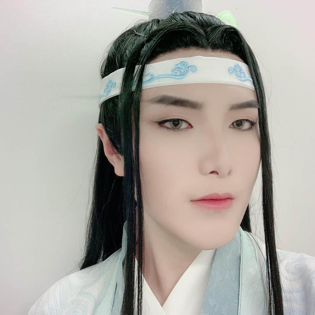 BAOZIのインスタグラム：「蓝湛来了，今天不可以让我再哭，因为蓝湛不能哭（」