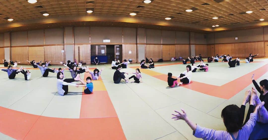 橋本紀代子さんのインスタグラム写真 - (橋本紀代子Instagram)「親子ヨガやりました！ @大和スポーツセンター 素敵な時間を過ごせましたありがとうございました！」12月1日 14時18分 - kiyokohashimoto