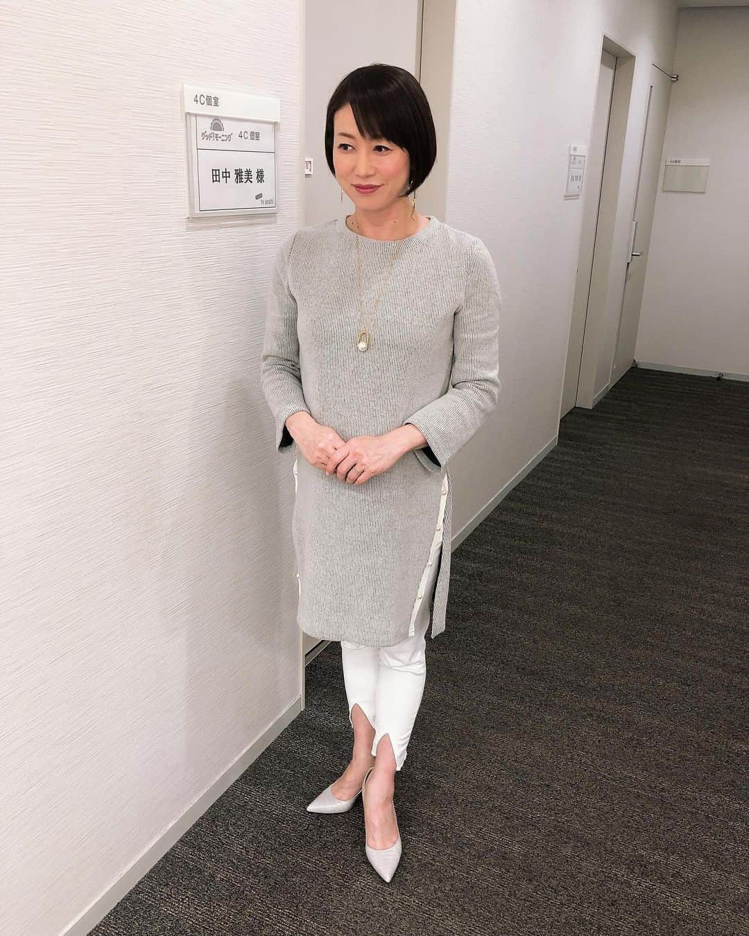 田中雅美さんのインスタグラム写真 - (田中雅美Instagram)「11月27日テレビ朝日「グッドモーニング」で着用した衣装はこちらでした。 （1、2枚目）  ワンピース @milktea_junyufuku  アクセサリー @abiste_official  シューズ @dianashoespress  同じトップスの色違いも素敵でした。 メーテレ「アップ」で着用しました。 3枚目。  #グッドモーニング #テレビ朝日 #衣装 #メーテレ #アップ」12月1日 14時12分 - tanakamasami_official