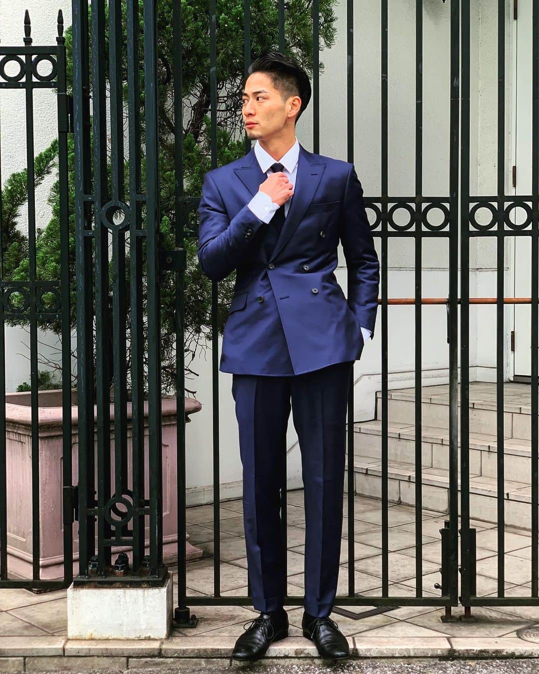 土屋光太朗さんのインスタグラム写真 - (土屋光太朗Instagram)「初オーダースーツは 大阪の先輩はっしーくんがやってる @sniff_tailor で作った😌 . ネイビーって大人っぽいよね。 #suits #オーダースーツ #ネクタイ気にしがち」12月1日 14時13分 - koutaro_0114