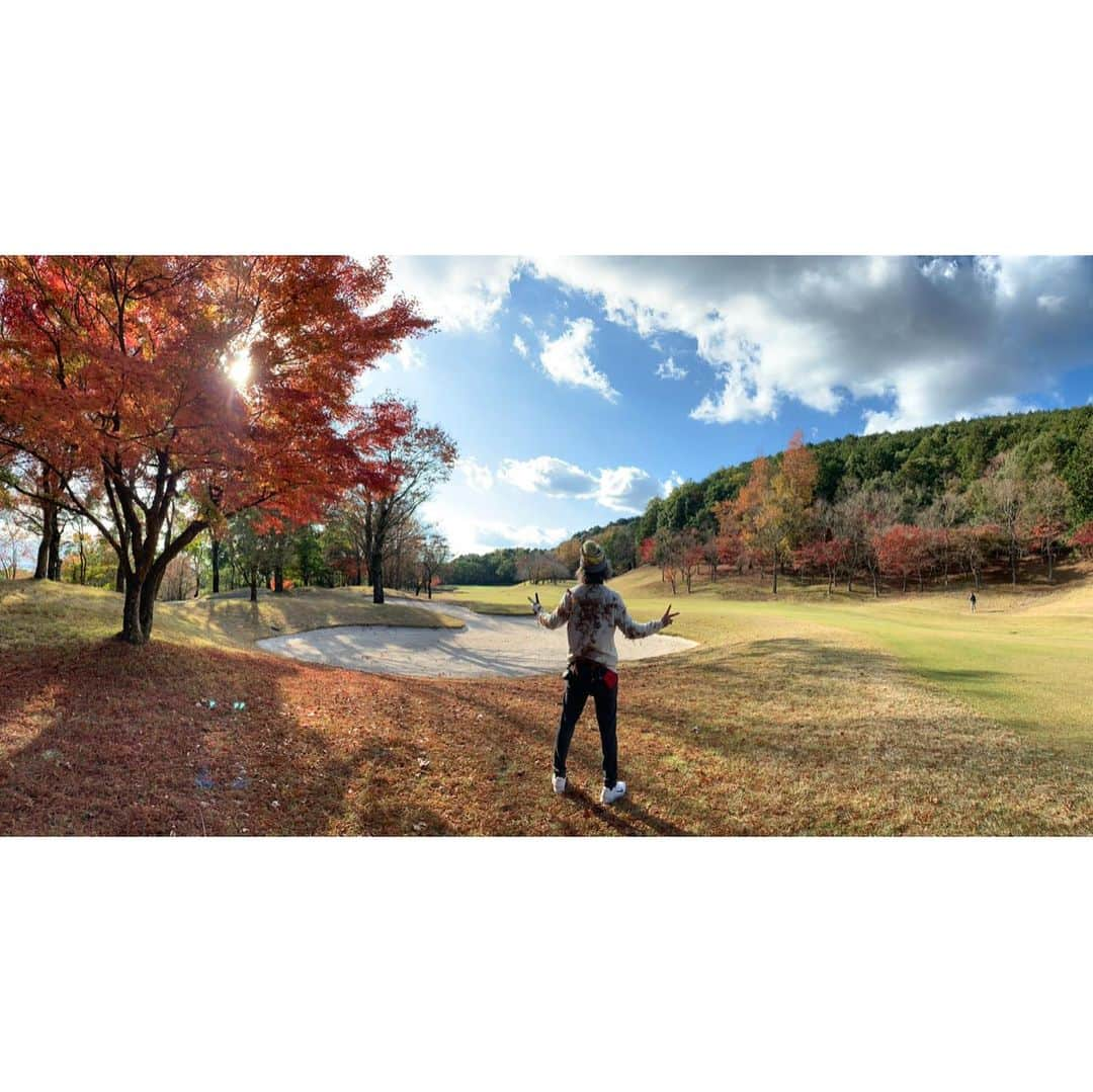 Tomoyaさんのインスタグラム写真 - (TomoyaInstagram)「Fukuoka.day 3 🍂🍂🍂 🌞⛳️🏌️‍♂️ 🍁🍁🍁 #Toru杯 #初コンペ #紅葉ハート」12月1日 14時35分 - tomo_10969