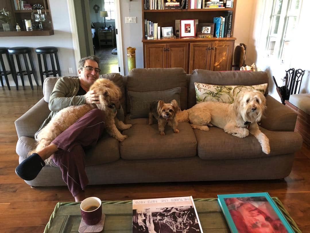 ケニー・オルテガさんのインスタグラム写真 - (ケニー・オルテガInstagram)「#homesweethome Off to Vancouver in the morning. I’m going to miss my babes so much. Wrapping up production on my new Netflix Series, Julie and The Phantoms. I’m so thrilled with our accomplishments, proud of and grateful to all who participated! I can’t wait to share this new venture with you all! #julieandthephantoms #netflix #kocompany #2020 ❌👻‼️」12月1日 14時44分 - kennyortegablog