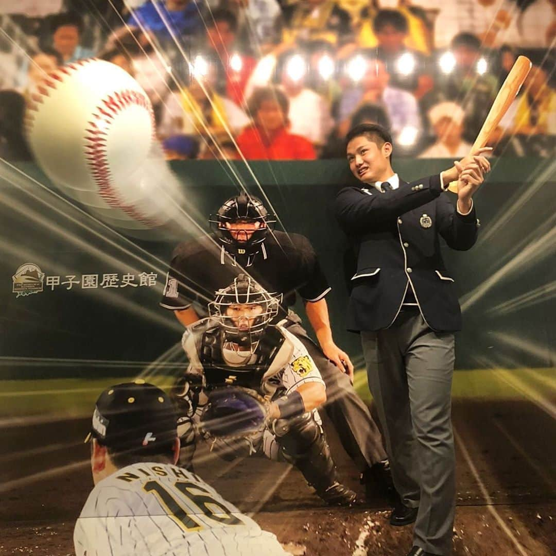 阪神タイガースさんのインスタグラム写真 - (阪神タイガースInstagram)「新入団選手が甲子園球場やグラブハウスなど施設見学に来ました！いよいよタイガースの一員です😊 #西純矢 選手 #井上広大 選手 #及川雅貴 選手 #遠藤成 選手 #藤田健斗 選手 #小川一平 選手 #小野寺暖 選手 #奥山皓太 選手 #阪神タイガース #ドラフト会議2019」12月1日 14時45分 - hanshintigers_official