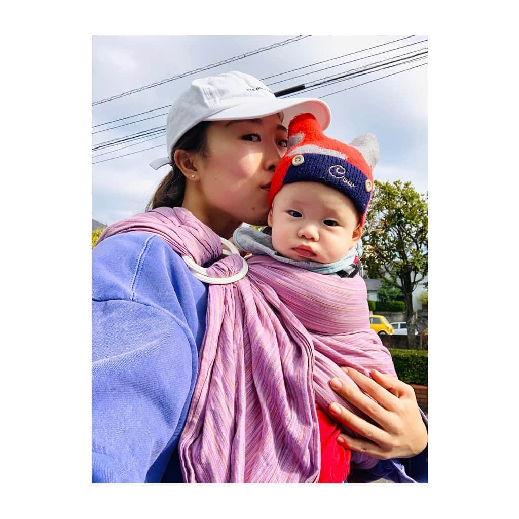 megumiさんのインスタグラム写真 - (megumiInstagram)「甥っ子の重みがしあわせ🥰❤️ . スリング(ナウい抱っこ紐)はずっと密着できる最強ツール🥰 . でも負荷7kgがずーっとかかり続けるのは疲れるね😂 甥っ子がこれから大きくなっても抱っこできるようにトレーニング頑張るわ🔥🔥 . #おばばか #今日のおばばか通信 #セロトニン大放出の旅  #北極しろくま堂  #北極しろくま堂のスリング」12月1日 14時38分 - megumi_aimy_fit