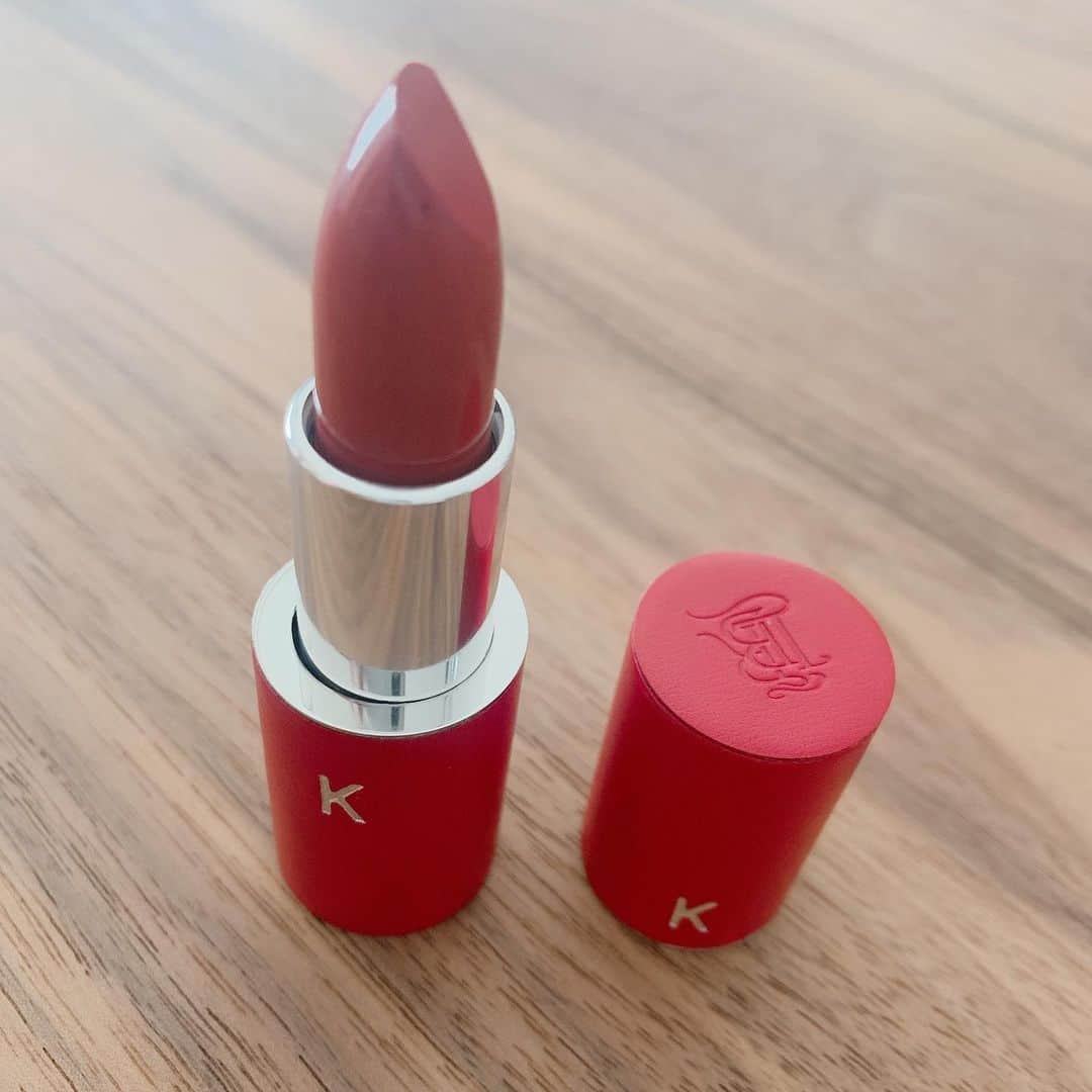 亀恭子のインスタグラム：「日本に初上陸した @ . . #laboucherougeparis #ラブーシュルージュ #rouge #nudered #❤︎」
