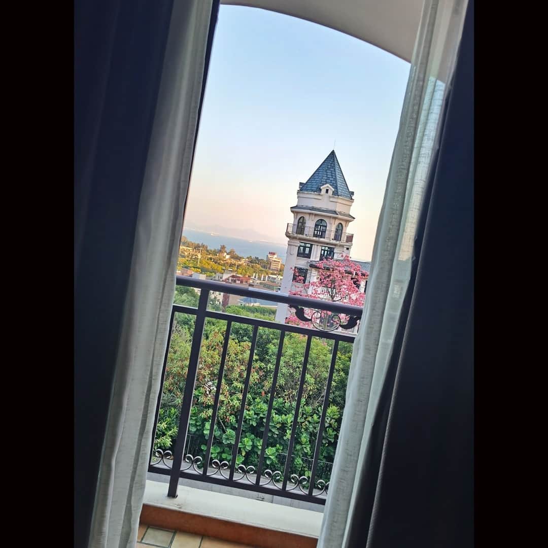 ダンソン・タンのインスタグラム：「早 #深圳☀☀☀ #DT #HOTHEART #SEVENDAYS #唐禹哲」