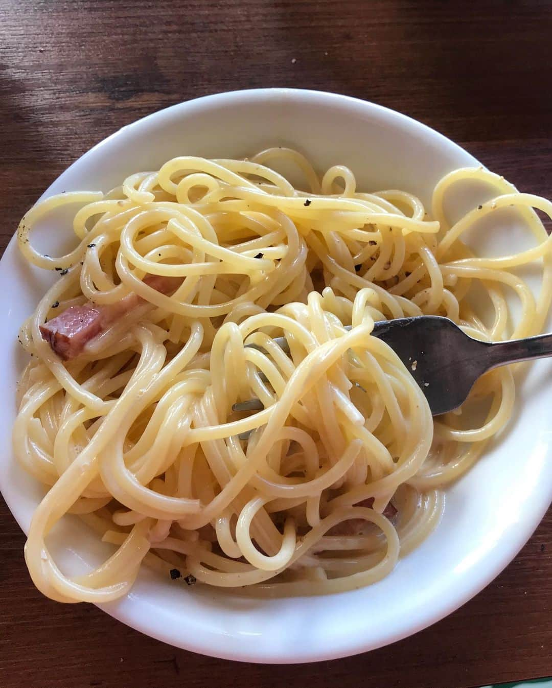 クロちゃんさんのインスタグラム写真 - (クロちゃんInstagram)「朝昼兼用ご飯 ・サラダ ・パスタ ・ヨーグルトドリンク  シェアして食べたけど、これぐらいが良いしんねー！ ヘルシー&オシャンティー」12月1日 15時45分 - kurochandesuwawa