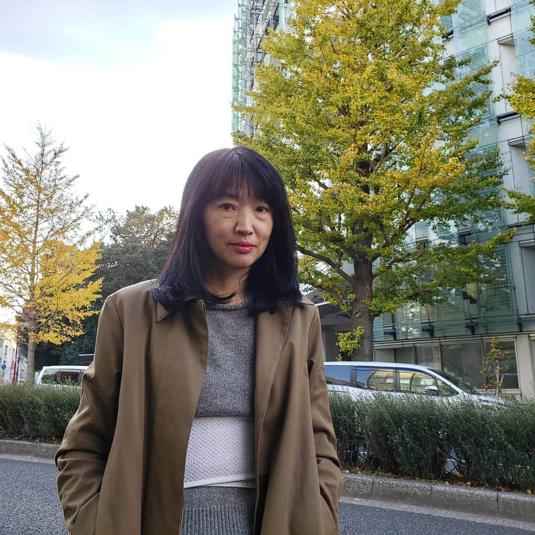 三宅雪子のインスタグラム：「腰の鍼治療のためよろよろ外出。打ち合わせをして帰ります。痛い。」