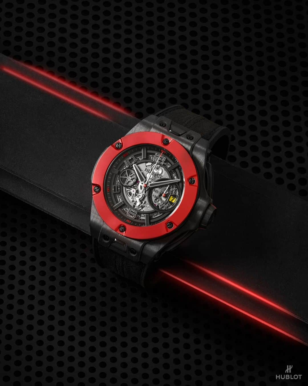 ウブロさんのインスタグラム写真 - (ウブロInstagram)「The adrenaline is definitely building up as we count down to the start of the #AbuDhabiGP! Stay tuned! @scuderiaferrari #BigBangFerrari #HublotFerrari #AbuDhabi」12月1日 16時00分 - hublot