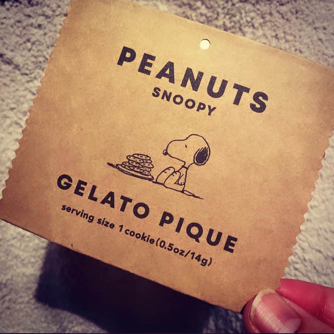 のインスタグラム：「thanks♡ @gelatopique_official 「GELATO PIQUE meets PEANUTS」 Let’s take a break by eating cookies! #gelatopique #ジェラピケ  #roomwear  #ルームウェア #部屋着　 #ジャガード　#カーディガン  #パジャマ　#パジャマパーティー  #フワモコ　#ふわもこ部  #モコモコ #もこもこ #PEANUTS #SNOOPY #snoopymania  #snoopygrams #コラボ　#限定 #スヌーピー #スヌーピーコーデ  #スヌーピー大好き #ピーナッツ #スヌーピー好きと繋がりたい  #モデル #ファッションモデル  #撮影モデル　#メンズモデル  #お洒落さんと繋がりたい  #インフルエンサー」