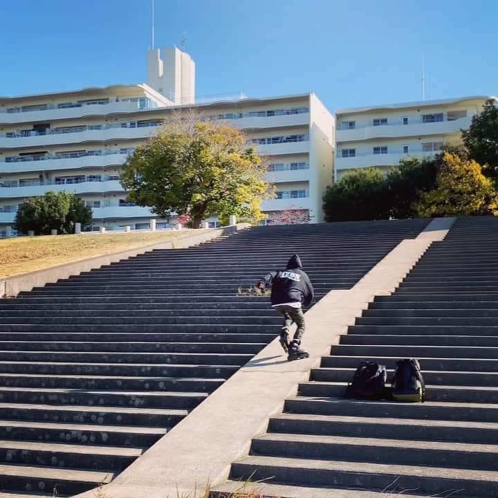 安床武士のインスタグラム：「FEEL FREE✨ ちぢいわ君と引っ越す前に久々フリーラン。 その途中に見つけた楽しめるバンク！ 🎥 @chihiroaki . @usdskates  @lzbn_official  @goodskates_inc  @canamonroad_japan  @papasu1048 #LZBN」