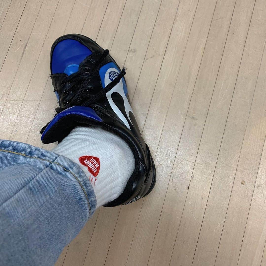 RUNA（竹田瑠奈）さんのインスタグラム写真 - (RUNA（竹田瑠奈）Instagram)「.﻿ ボウリングのスニーカーデザイン可愛くない？🔥靴下もカワでしょ？❤︎彡﻿ ﻿ ﻿ #humanmade #❤️」12月1日 16時12分 - runacccc
