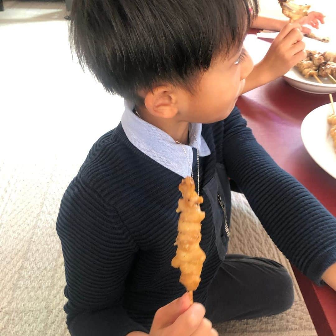 市川海老蔵 （11代目）さんのインスタグラム写真 - (市川海老蔵 （11代目）Instagram)「* Ate lots of yakitori💖  After eating  again I  fell asleep: ) !! * たくさん焼き鳥食べました💖  食べたあと  私はまた  寝てました笑笑 ！！ #市川海老蔵 #海老蔵 #成田屋 #歌舞伎  #ABKAI #ABMORI #ebizoichikawa #ebizo #kabuki #thunderparty #classic」12月1日 16時39分 - ebizoichikawa.ebizoichikawa